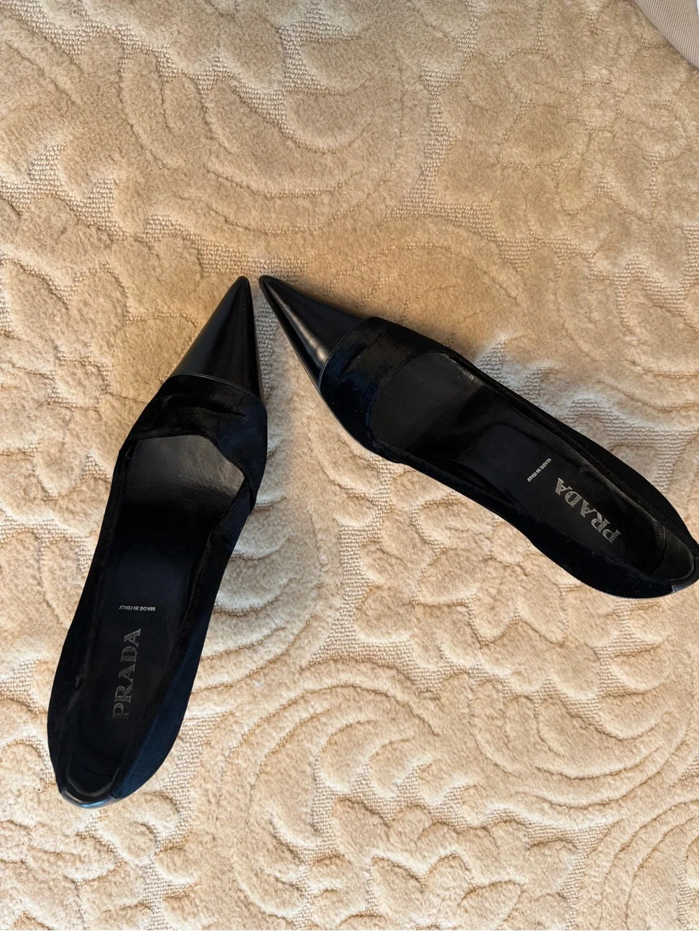 Prada!velvet and leather Pointed Pumps size 39. Vintage great condition!
